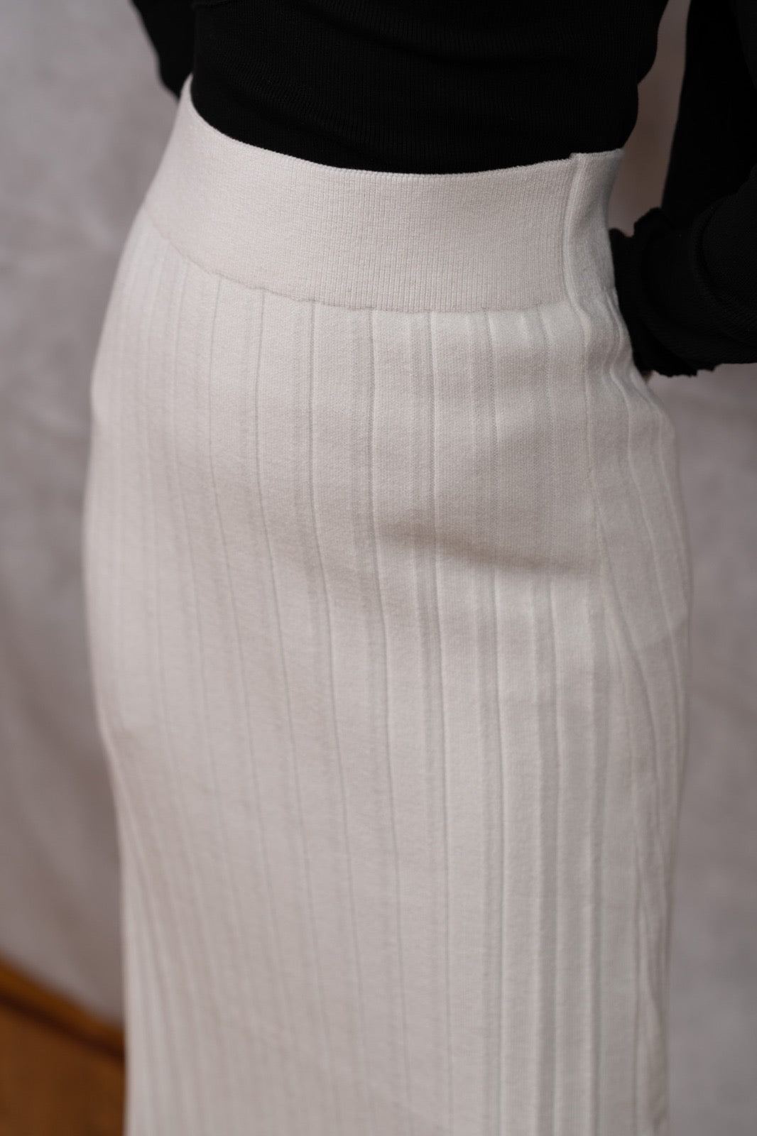 Knit Contrast Hem Skirt - white