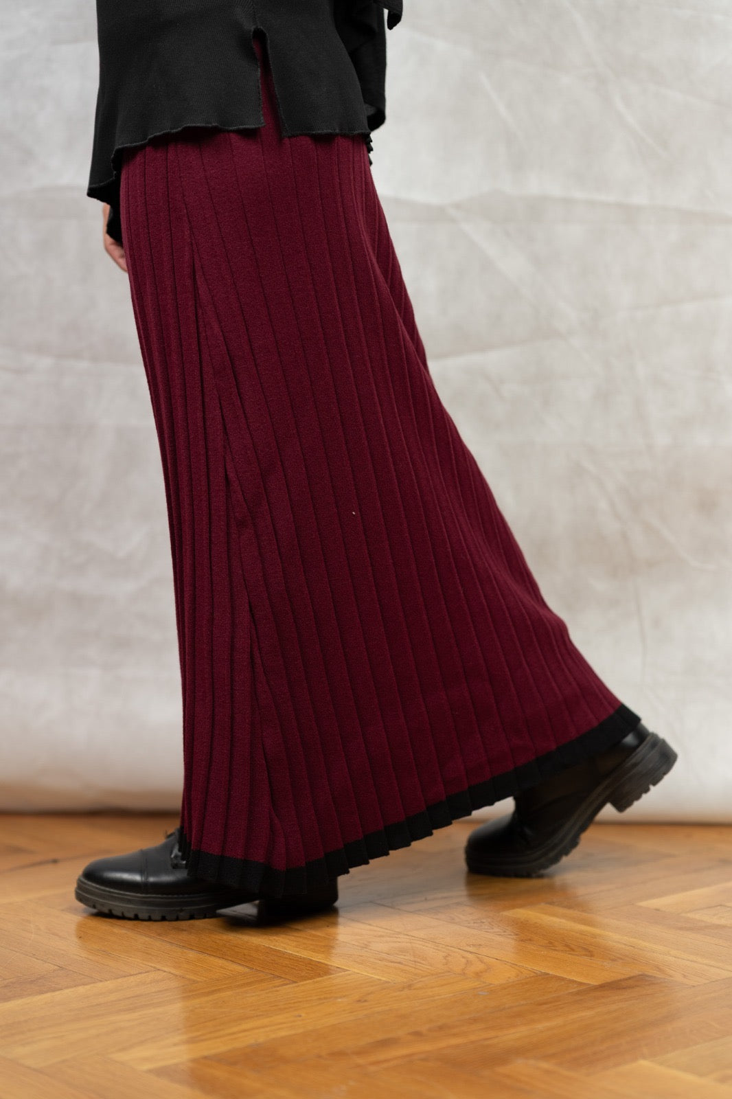 Knit Contrast Hem Skirt - Burgundy