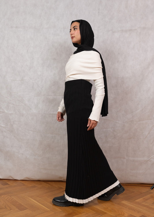 Knit Contrast Hem Skirt - Black