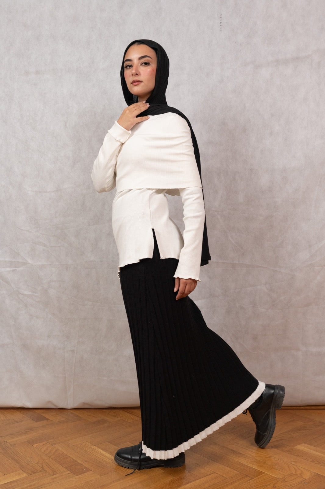 Knit Contrast Hem Skirt - Black